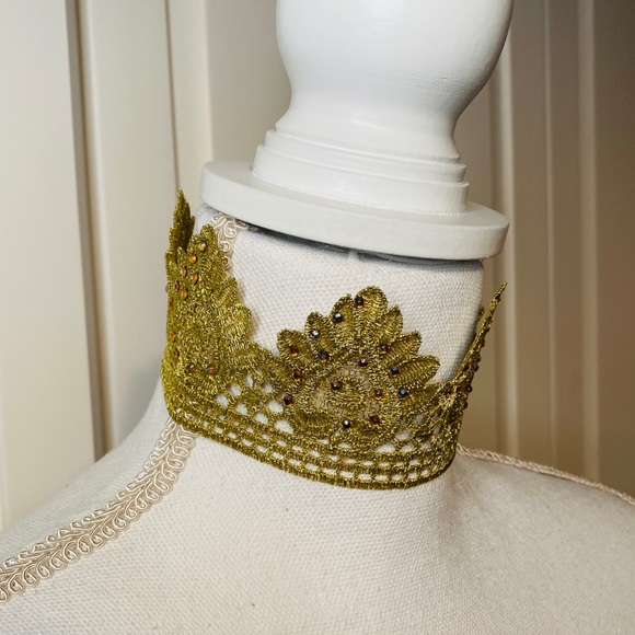 Handmade Lace Choker - Picture 5 of 6
